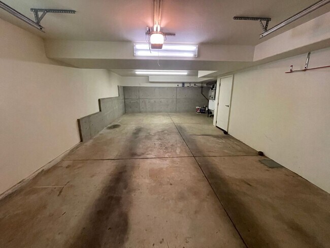 Building Photo - 1862 NW Shevlin Park Rd