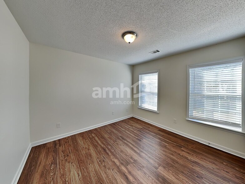 Building Photo - 4156 Glenaire Way NW