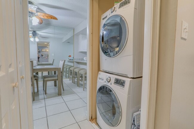 Building Photo - 1082 E Michigan St