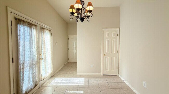 Building Photo - 5515 Davis Ln