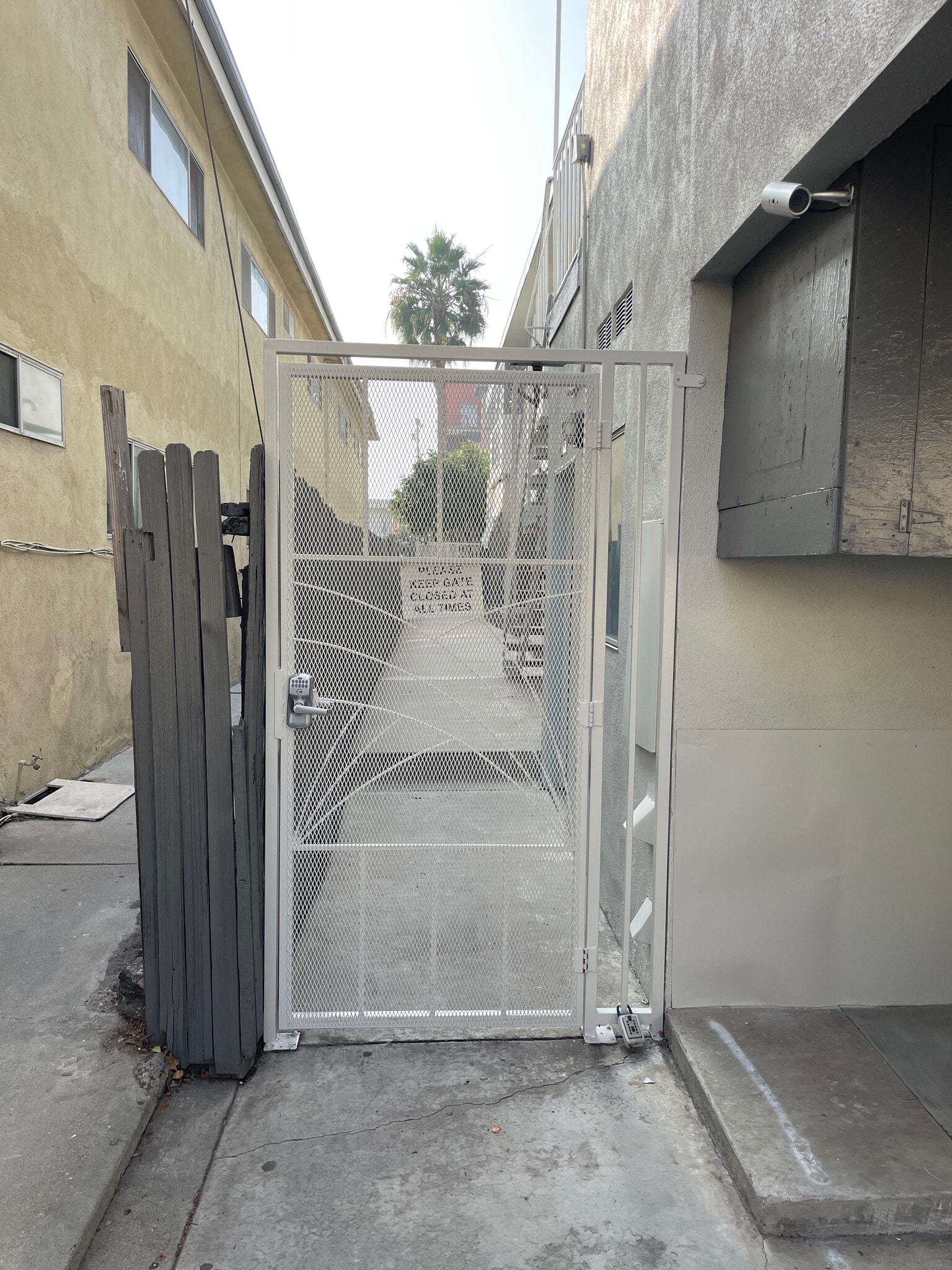 Building Photo - 3820 Mentone Ave