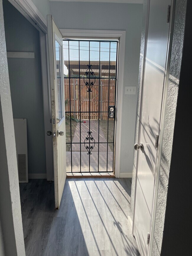 Building Photo - 2332 Sherry St