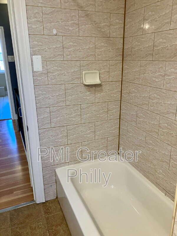 Building Photo - 1705 Bridge St