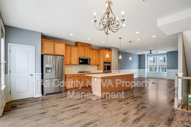 Building Photo - 2908 Pinebrook Rd