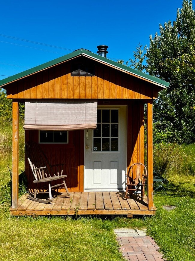 Building Photo - Peaceful Hansville Home with Plenty of Room