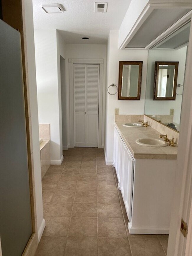 Building Photo - 3665 Cashill Blvd