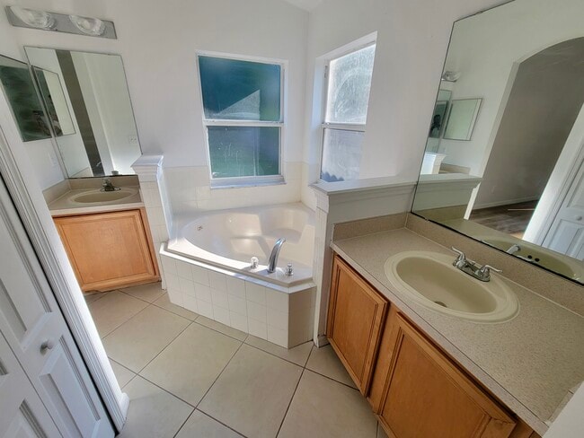 Building Photo - 12750 Sophiamarie Loop