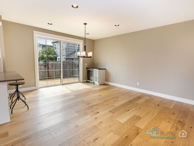 Building Photo - 264 D Ave