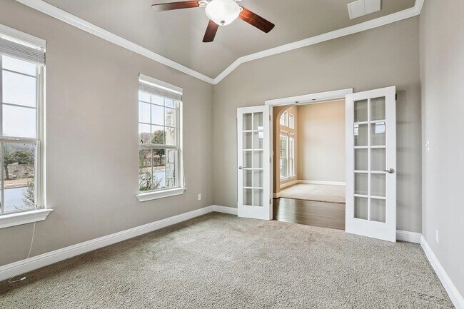 Building Photo - 8804 Vantage Point Dr