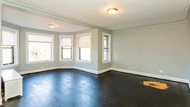 Building Photo - 6901 S Paxton Ave