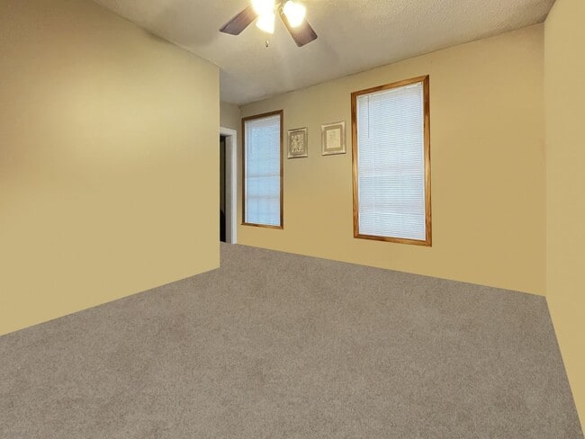 Building Photo - 1092 18th Ave SE