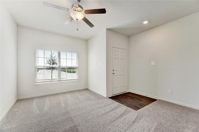 Building Photo - 417 Riverdale Dr
