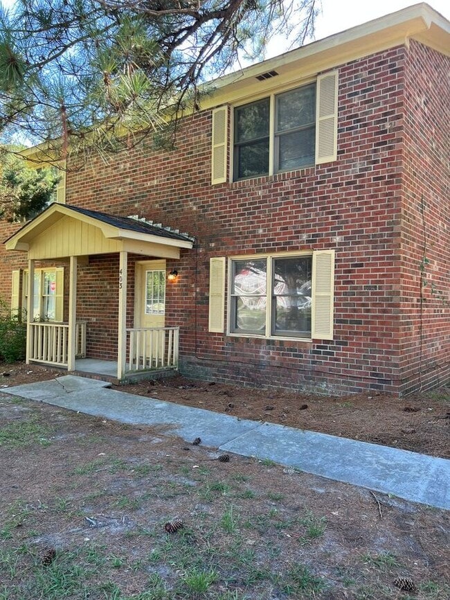 Building Photo - Updated Townhome! 2BR, Freshly Painted/ Ne...
