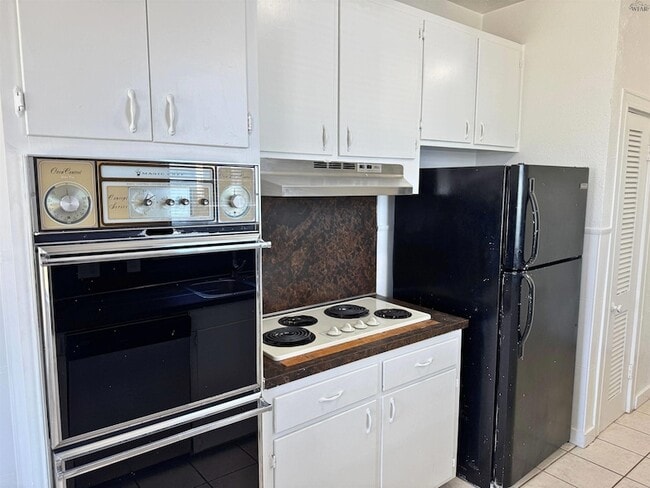 Building Photo - 2137 Ave J
