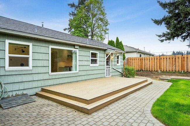Building Photo - Updated NE Portland Home w/Fenced Yard and Upgrades!