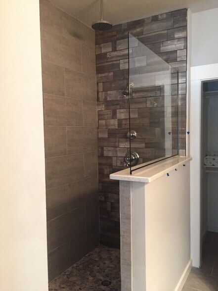 Main Bath Walk in Shower - 14890 Granada Dr