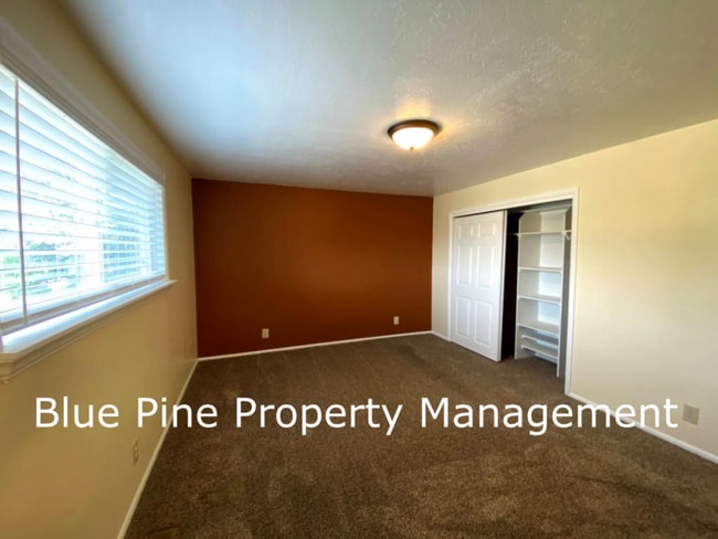 Building Photo - 896 Lucille Ave