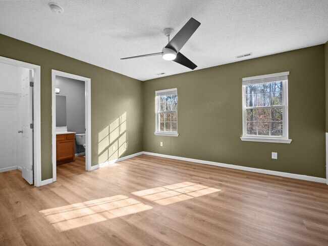 Building Photo - 218 Winterberry Ct