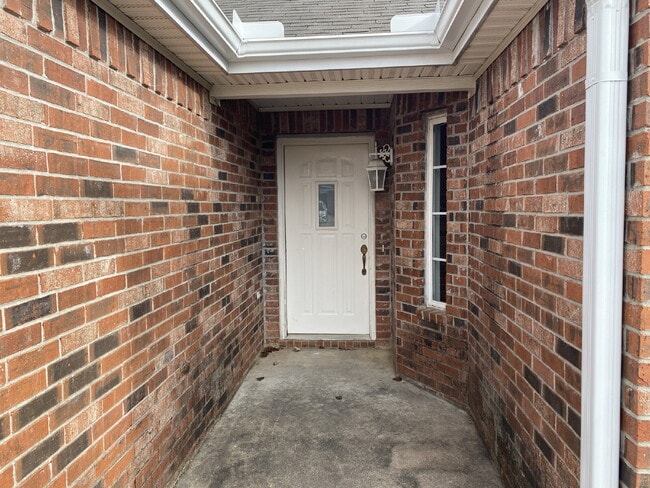 Building Photo - 911 SW Cheyenne Dr
