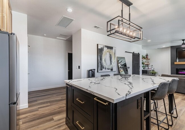 Building Photo - Karin's Kottage-New 2 Bedroom/2 Bath Furnished or Unfurnished Oasis for Lease