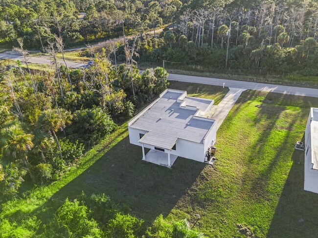 Building Photo - 622 Windermere Dr