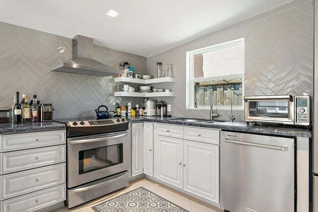 Building Photo - 3211 Washington Rd