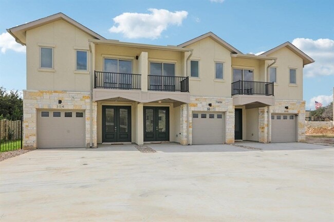 Building Photo - 302 Tesla Cir