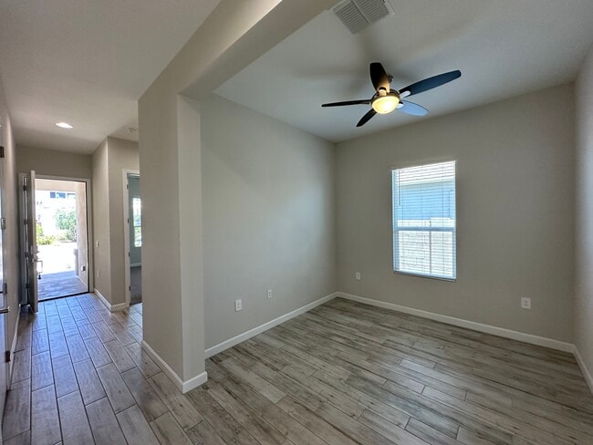 Building Photo - 10319 W Harmony Ln