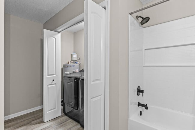 Building Photo - 612 Crissy Dr