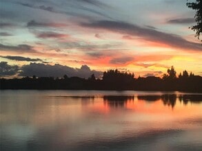 Building Photo - 935 Southlakes Way SW