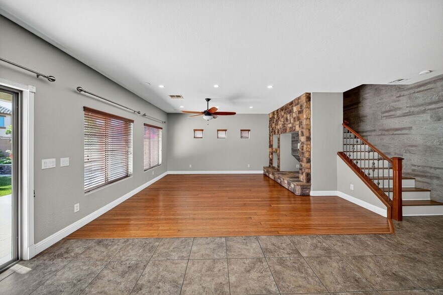 Building Photo - 2353 W Barwick Dr