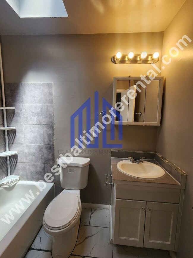 Building Photo - Spacious 3 Bedroom in East Baltimore