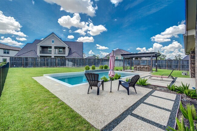 Building Photo - 25710 Oakwood Knoll Dr