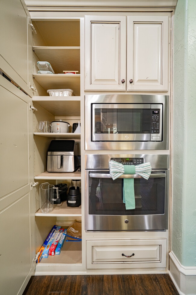 Building Photo - 1610 Olympic Drive