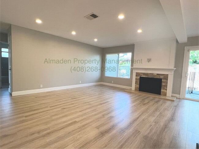 Building Photo - Must See Beautifully Renovated 3BR/2BA Sin...