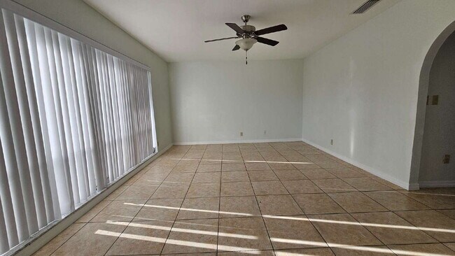 Building Photo - 3 Bedroom Pool Home in North Port - Rent I...