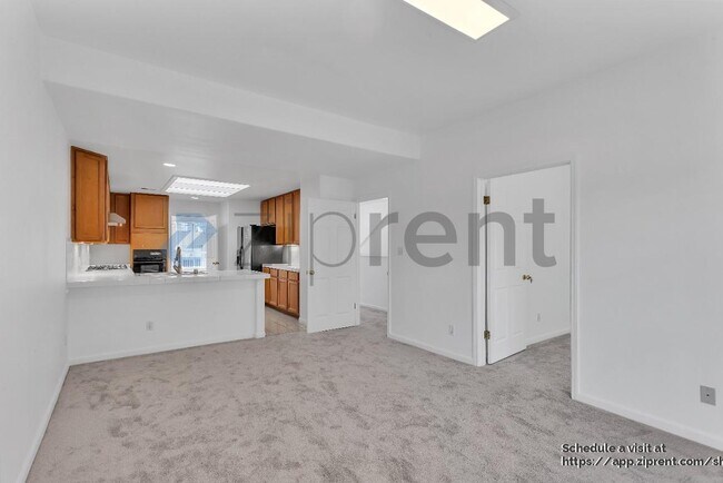 Building Photo - 609 Cambridge St