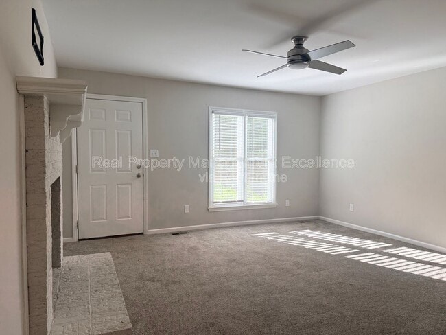 Building Photo - 2922 Glenridge Dr