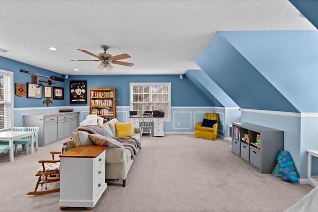 Building Photo - Home in Waterfront Community