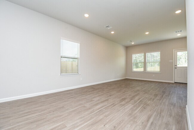 Building Photo - 16493 Moss Ln