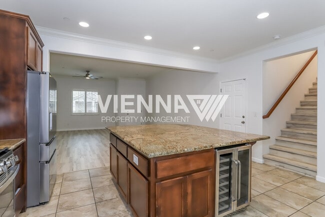 Building Photo - Beautiful Roseville Home rent ready!