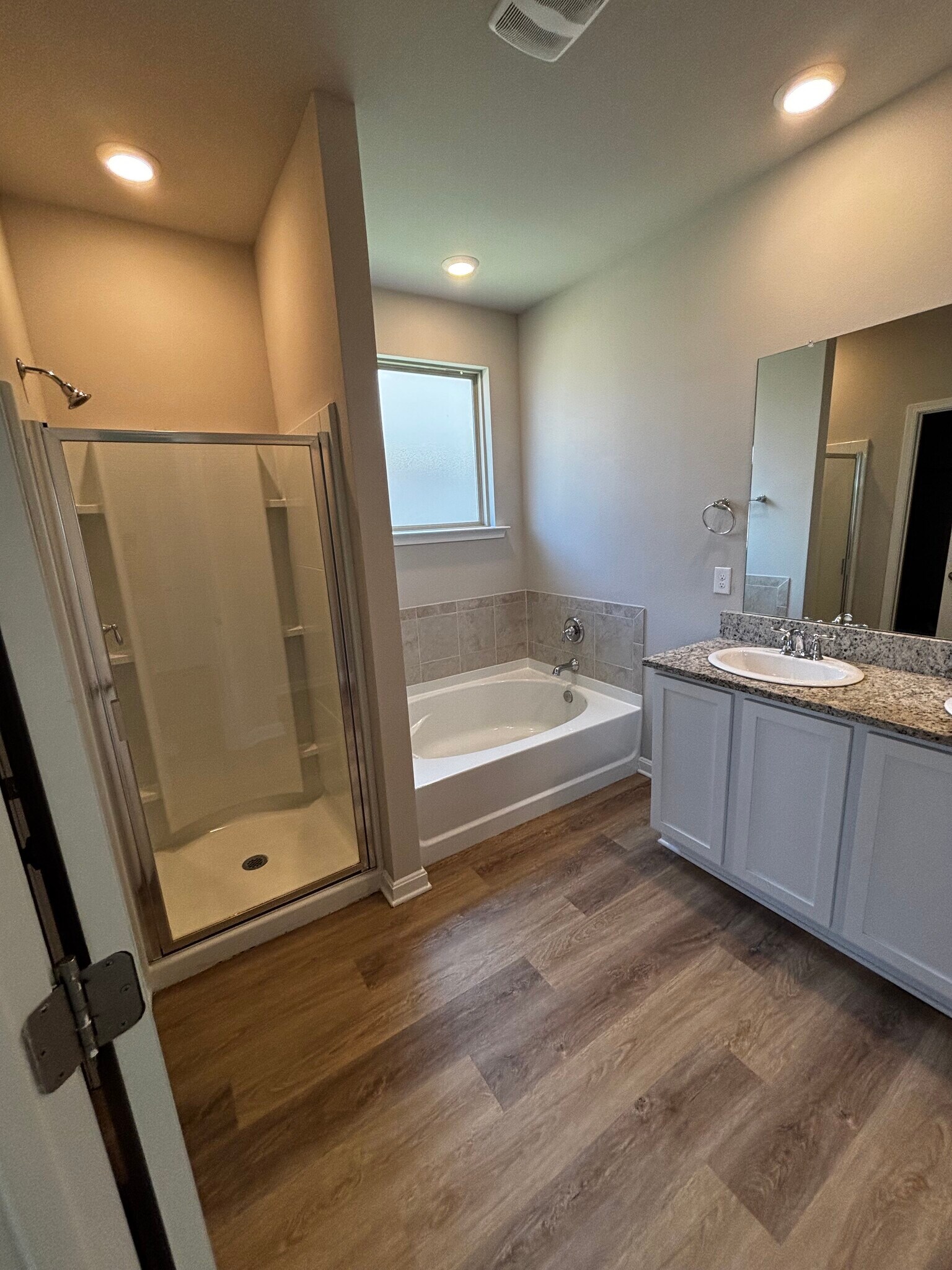 Building Photo - 5968 Pier Park Ave