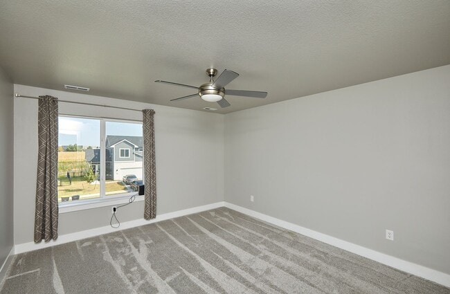 Building Photo - 4 Bedroom, 3 Bathroom Home In Waukee!