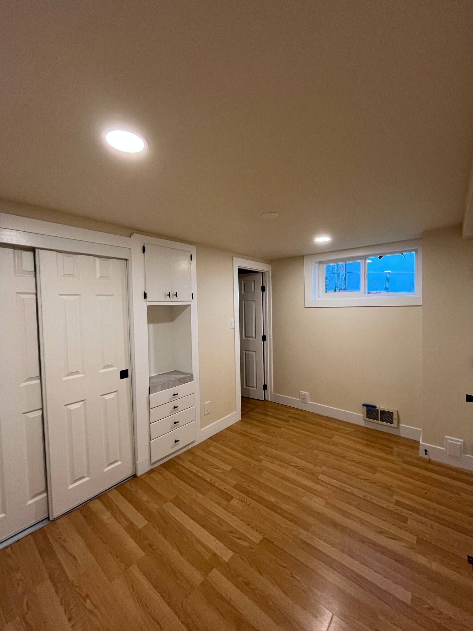 Primary bedroom - 3201 Grand Ave