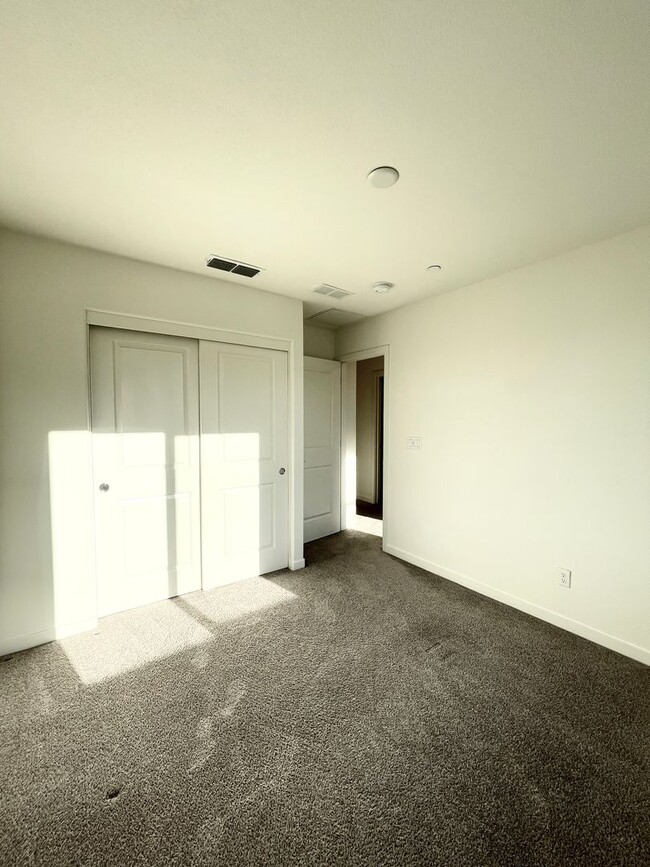 Building Photo - Superb Condo Living in North Natomas! 4 be...