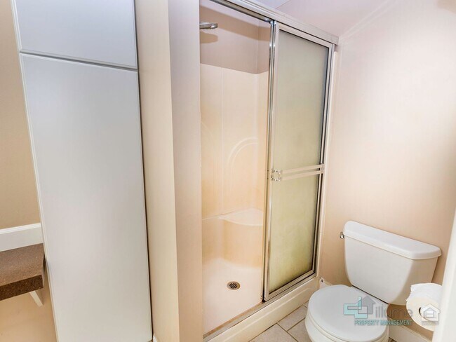 Building Photo - Beautiful 4 Bedroom Home