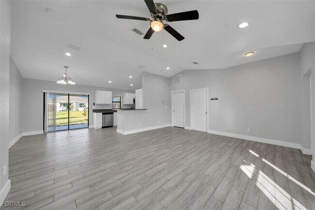 Building Photo - 919 NE 35th Ln