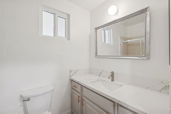 Building Photo - 337 Rexford Dr