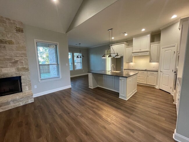Building Photo - Beautifully Maintained New Build in Midway...