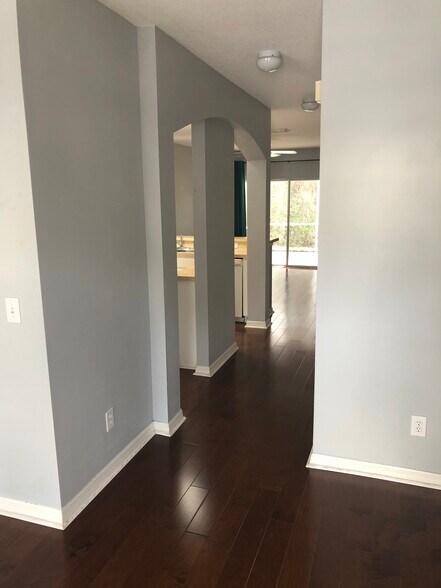 Building Photo - 5720 Fishhawk Ridge Dr